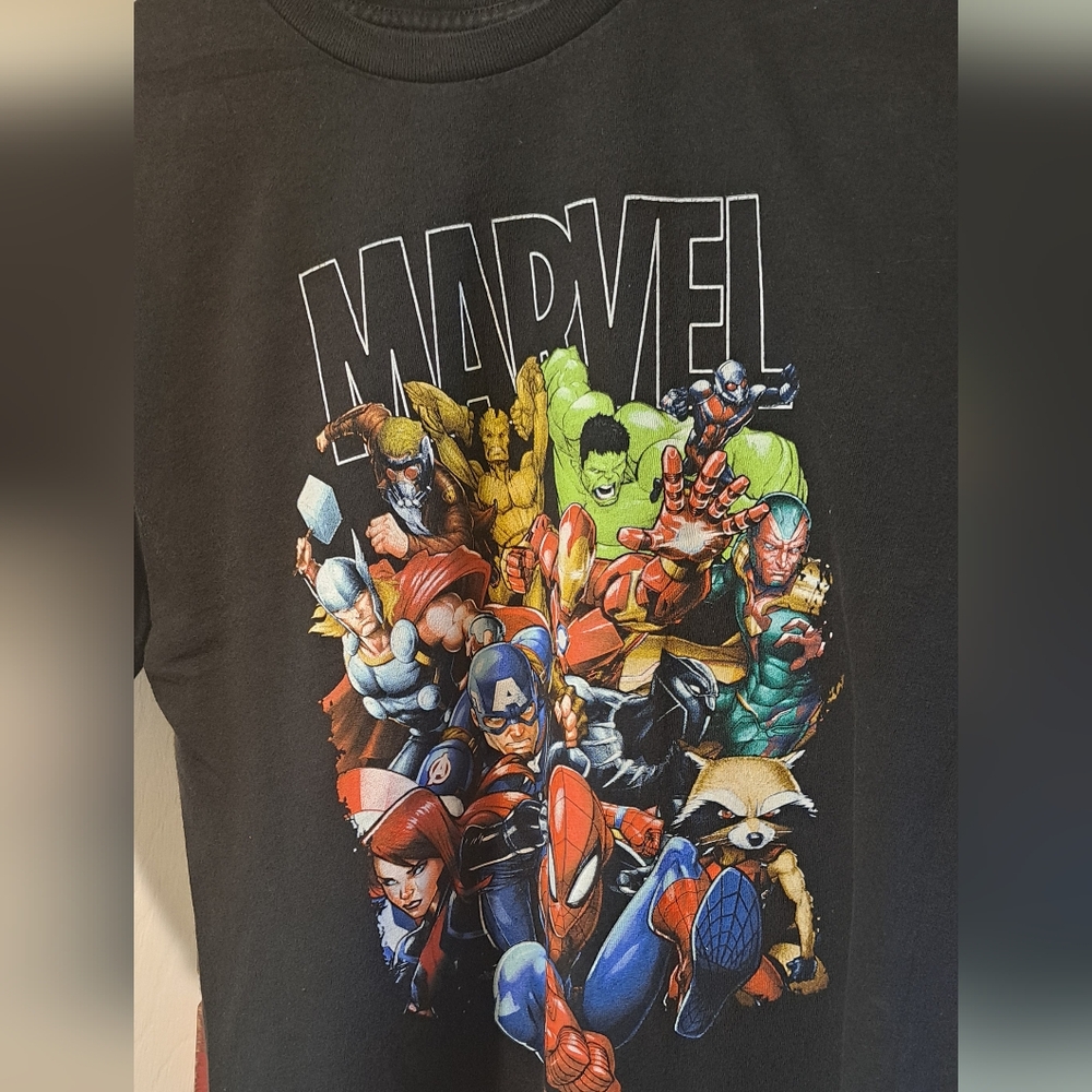 Marvel Avengers graphic tee . Vintage style clean, no stains, no rips